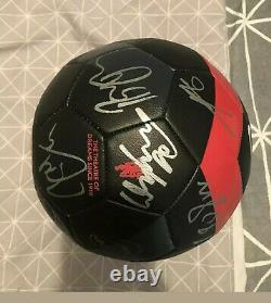 035 Signed Manchester United Football Collection includes 3 x Footballs