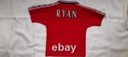 1999 TREBLE WINNERS 22 Members of the Squad Signed Umbro Manchester United Shirt
