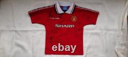 1999 TREBLE WINNERS 22 Members of the Squad Signed Umbro Manchester United Shirt