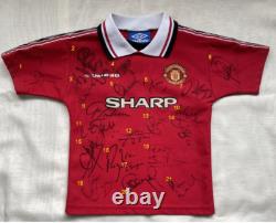 1999 TREBLE WINNERS 22 Members of the Squad Signed Umbro Manchester United Shirt