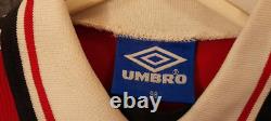 1999 TREBLE WINNERS 22 Members of the Squad Signed Umbro Manchester United Shirt