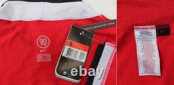 2005-06 Manchester United Cup Winners Home Shirt Squad Signed Rooney, Scholes ++