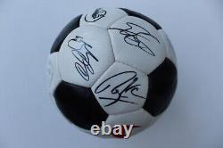 2005-06 Manchester United Football Squad Signed inc. Keane & Van Nistelrooy COA