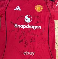2025/26 Man United Home Shirt With Coa Hand Signed By 14 Players Inc Coach