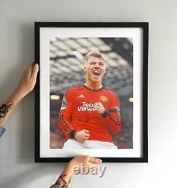 Authentically Signed Rasmus Hojlund Autograph Manchester United Photograph