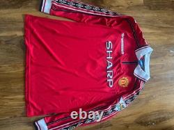 Beckham signed Manchester United home Shirt World Cup with COA included