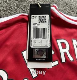 Bruno Fernandes #8 Hand Signed Manchester United Football Shirt with Photo Proof