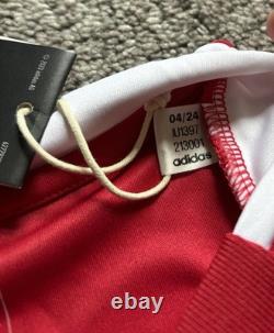 Bruno Fernandes #8 Hand Signed Manchester United Football Shirt with Photo Proof