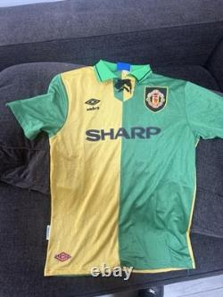 Bryan Robson Signed 1992-1994 Manchester United Football Shirt with COA
