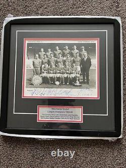 Ex MANCHESTER UTD FOOTBALLERS (1964-65) SIGNED 16 x 16 FRAMED PHOTO, AUTOGRAPHED