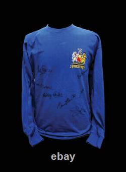 MANCHESTER UNITED 1968 EUROPEAN CUP FINAL FOOTBALL SHIRT SIGNED x 8 CHARLTON COA