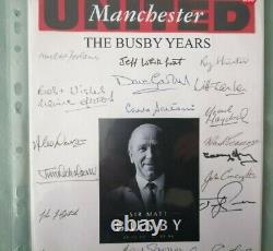 MANCHESTER UNITED A4 DISPLAY CONTAINING 19 MULTI PLAYERS SIGNATURES COA 50s-70s