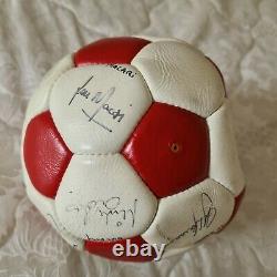 MANCHESTER UNITED SIGNED FOOTBALL ENTIRE 1983 CUP WINNING TEAM +5 others MAN UTD