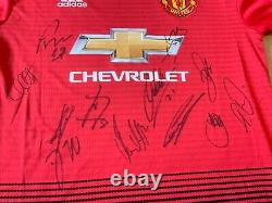 MANCHESTER UNITED Shirt SIGNED by Members of the Squad Aut 18 Boxed & COA