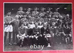 MANCHESTER UNITED Signed PHOTO 16 x 12 1968 EUROPEAN CUP FINAL SQUAD 12 Stars