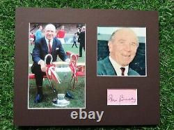 MATT BUSBY MANCHESTER UNITED SIGNED 10 x 8 1968 DISPLAY. EUROPEAN CUP WINNERS