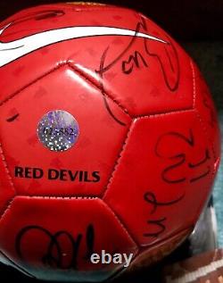 MUFC Hologram 023582 COA Manchester United 2012-13 PL Winners Squad Signed Ball