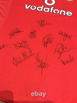 MUFC Official Hologram COA, Manchester United 2001-2002 Squad Signed Shirt