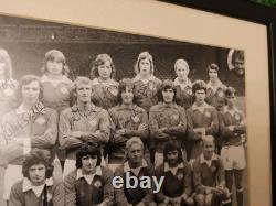 Manchester United 1972/73 SIGNED 14 x 12 MOUNTED & FRAMEDx 17 Stunning Rare