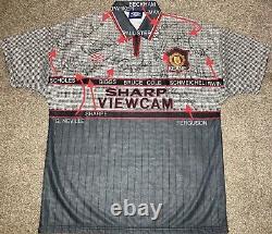 Manchester United 1995-1996 Squad Signed Shirt Inc. Ferguson, Beckham, Giggs