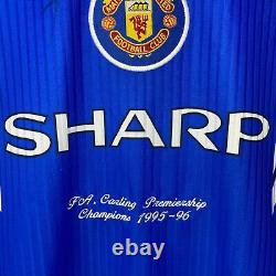 Manchester United 1996-98 Third shirt, size Large SIGNED Roy Keane PROOF