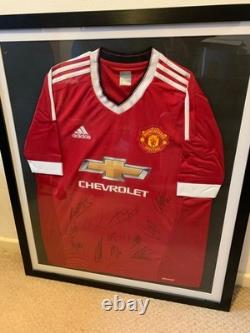 Manchester United 2015/2016 Squad Signed Home Shirt Original framed