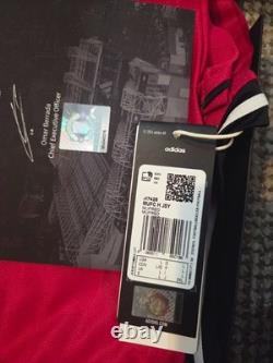 Manchester United 2025/26 Multi Signed Home Shirt including Bruno, Casemiro