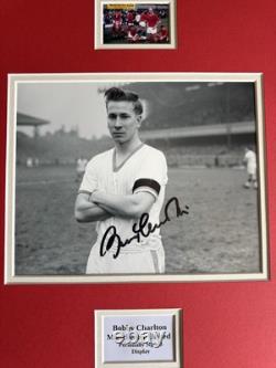 Manchester United Bobby Charlton Signed Framed 20 X 16 Double Mounted Display
