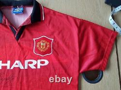 Manchester United Home Shirt 1994. Medium Signed Giggs Original Umbro Red Adults