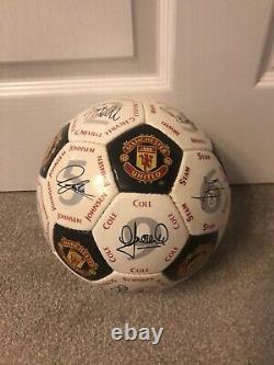 Manchester United Official Merchandise Signed Crest Signature Football Size 5