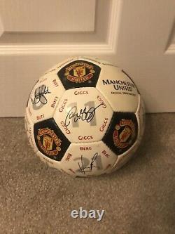 Manchester United Official Merchandise Signed Crest Signature Football Size 5