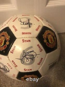 Manchester United Official Merchandise Signed Crest Signature Football Size 5