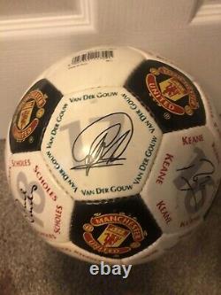 Manchester United Official Merchandise Signed Crest Signature Football Size 5