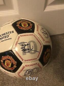 Manchester United Official Merchandise Signed Crest Signature Football Size 5