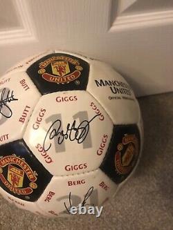 Manchester United Official Merchandise Signed Crest Signature Football Size 5