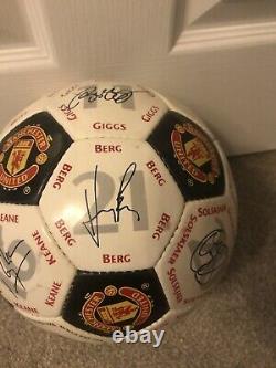 Manchester United Official Merchandise Signed Crest Signature Football Size 5