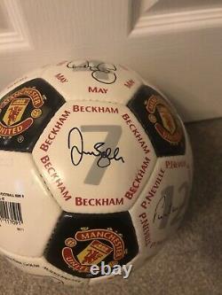 Manchester United Official Merchandise Signed Crest Signature Football Size 5