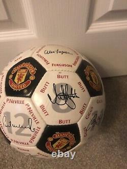 Manchester United Official Merchandise Signed Crest Signature Football Size 5