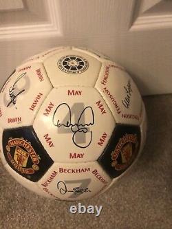 Manchester United Official Merchandise Signed Crest Signature Football Size 5