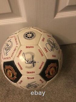 Manchester United Official Merchandise Signed Crest Signature Football Size 5