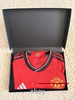 Manchester United Original Signed Football Shirt #24 S, Presentation Box