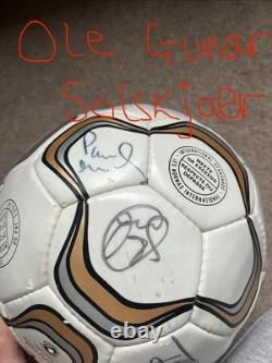 Manchester United SIGNED Premier league Football 2005 Scholes, Rooney, Giggs