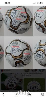 Manchester United SIGNED Premier league Football 2005 Scholes, Rooney, Giggs