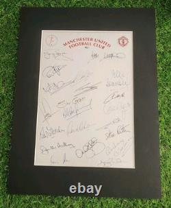 Manchester United Signed Display With 21 Former Players Listed. 16 x 12' Rare