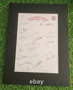 Manchester United Signed Display With 21 Former Players Listed. 16 x 12' Rare