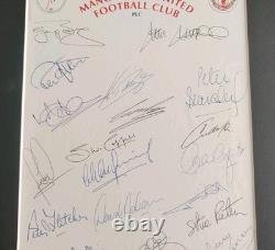Manchester United Signed Display With 21 Former Players Listed. 16 x 12' Rare