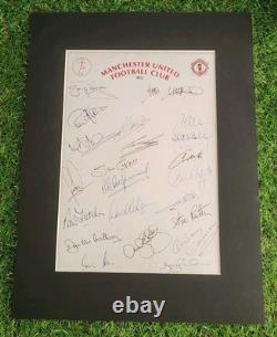 Manchester United Signed Display With 21 Former Players Listed. 16 x 12' Rare