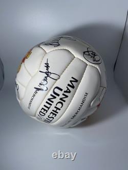 Manchester United Signed Football Giggs, Keane, Scholes, Veron, Solskjaer etc