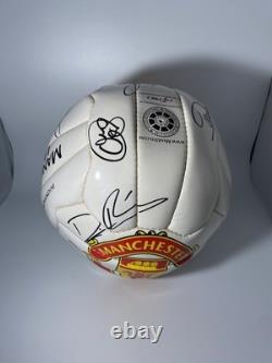 Manchester United Signed Football Giggs, Keane, Scholes, Veron, Solskjaer etc