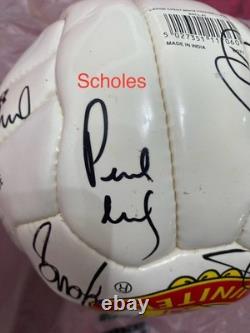 Manchester United Signed Football Giggs, Keane, Scholes, Veron, Solskjaer etc